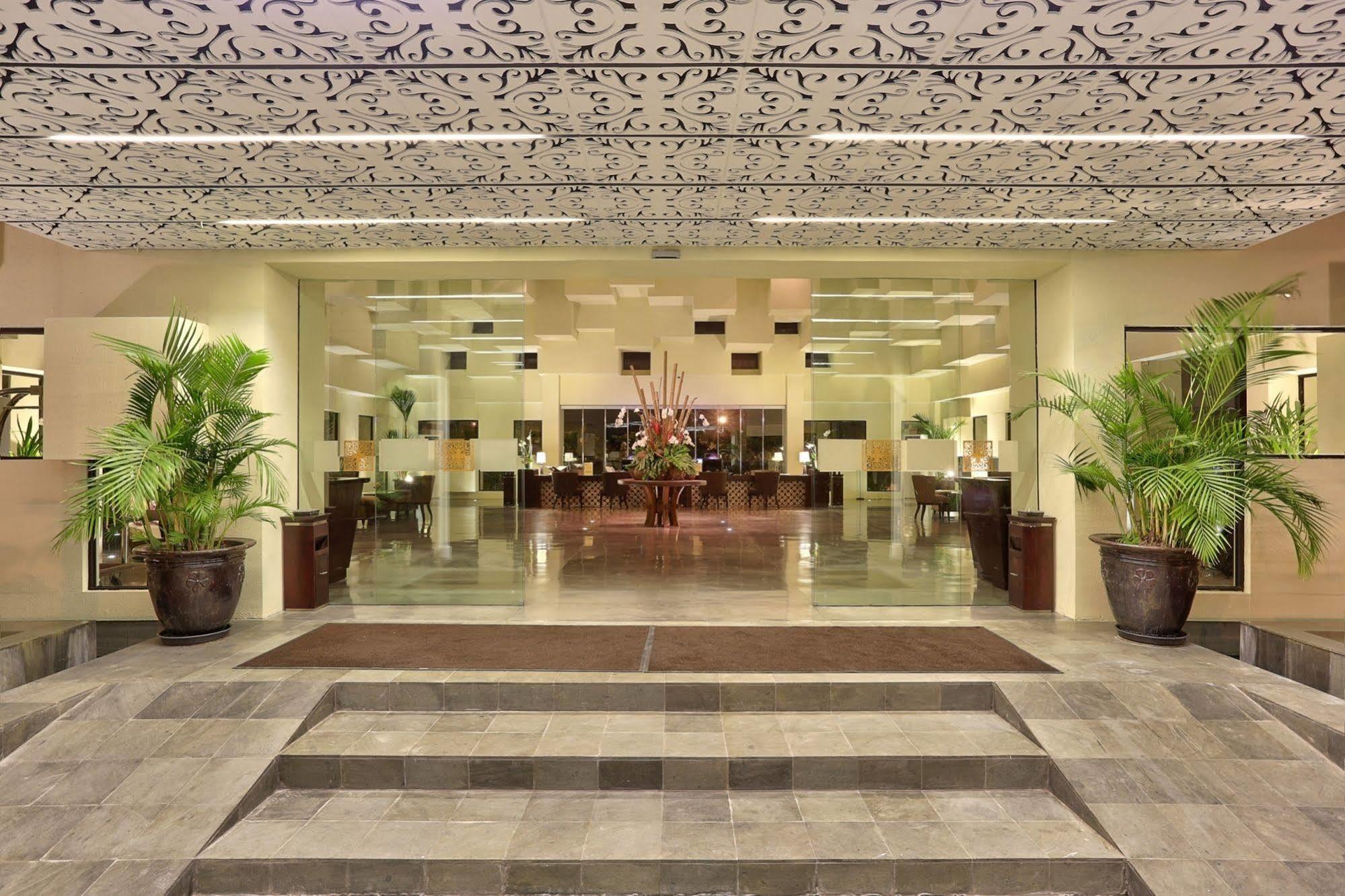 Bali Nusa Dua Hotel Exterior foto